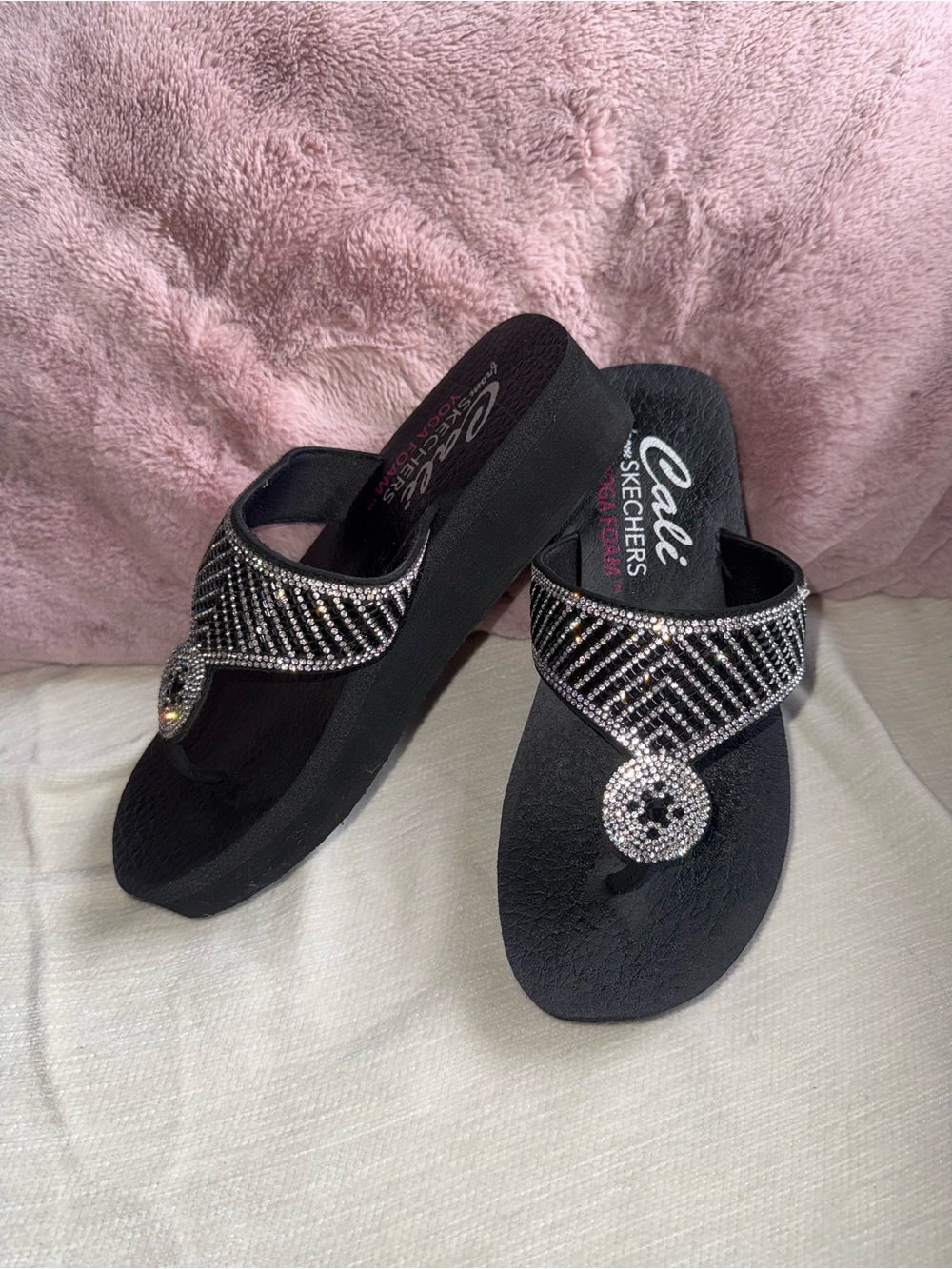 Cali From Skecher’s Yoga Foam Sandals | Size 7
